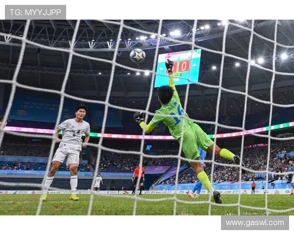 足球比赛中的门将反应速度与扑救技巧