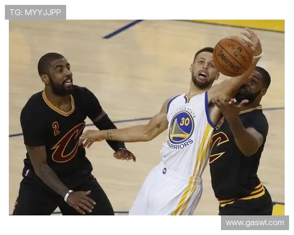 库里在2016年2月22日至27日的惊人表现场均得分达438分引发热议